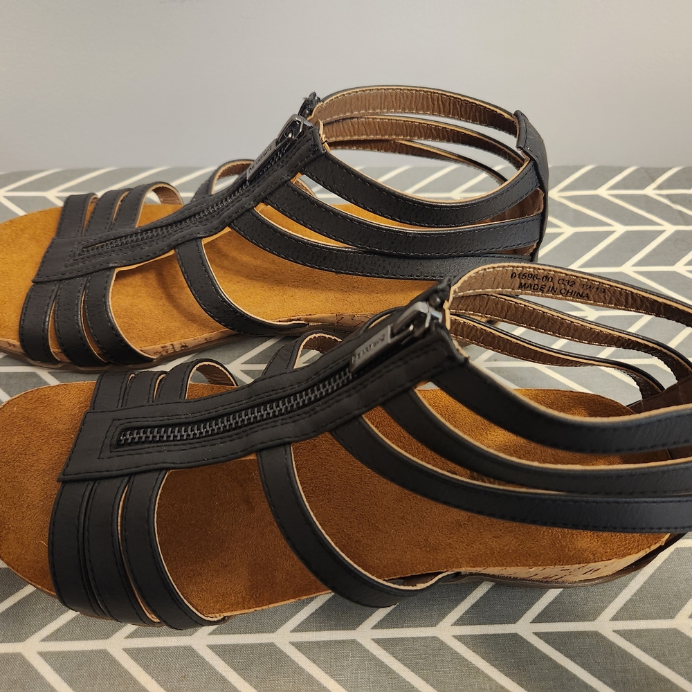 Brand NEW Bearpaw Sz 10 Black Strappy Sandals